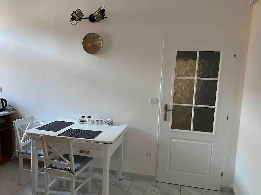 B12 - Bohdanecska 12 Apartment Pardubice